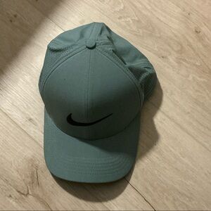 Nike Men's Gray Golf Hat